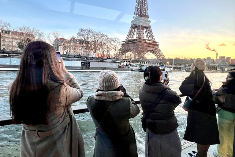 Paris: Day or Evening River Cruise with Musical Ambiance Paris: Evening River Cruise with Musical Ambiance & Postcard