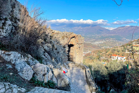 Tagestour zur Burg Petrela und Zip Line Albanien Abenteuer