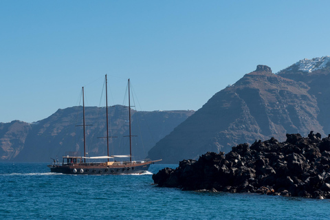 Santorini: Volcano, Hot Springs and Thirasia Cruise