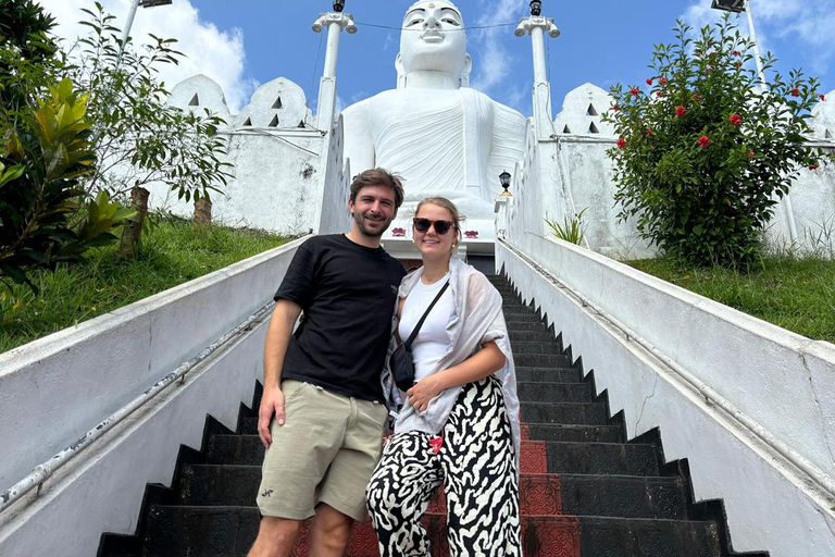 Kandy: Tour guidato della città in Tuk Tuk con trasferimenti dall&#039;hotel