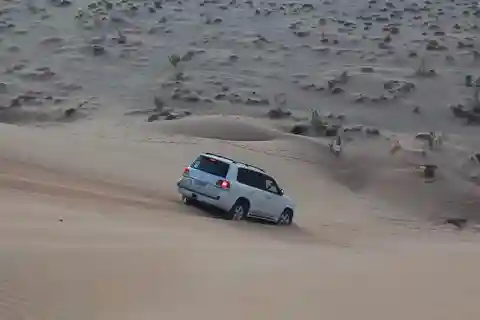 Magico safari nel deserto con una crociera via terra nel Quartiere Vuoto