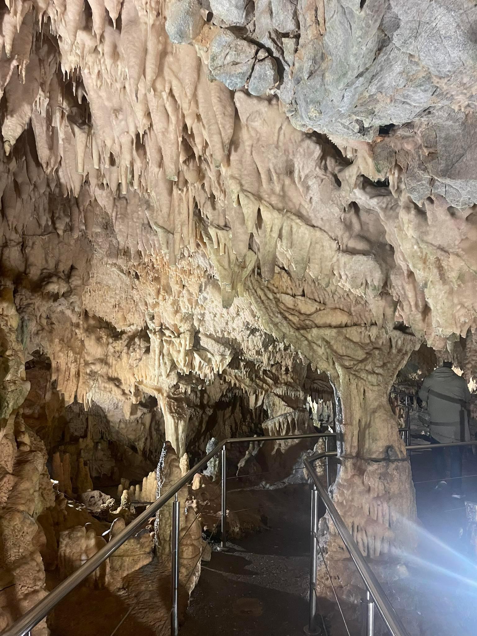 Von Athen aus: Private Tagestour nach Mani mit den Diros-Höhlen