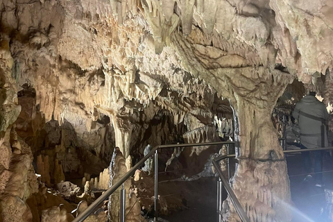 De Atenas: Tour particular de um dia em Mani com as cavernas de Diros