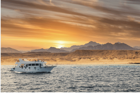 Hurghada: 3-Hour Sunset Yacht &amp; Snorkeling Cruise