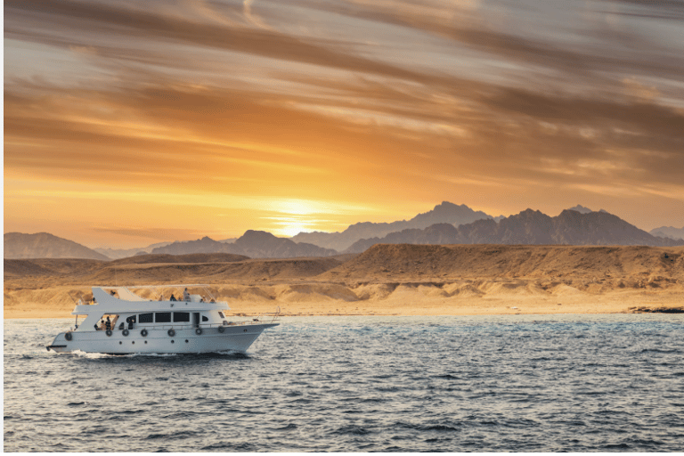 Hurghada: 3-Hour Sunset Yacht &amp; Snorkeling Cruise