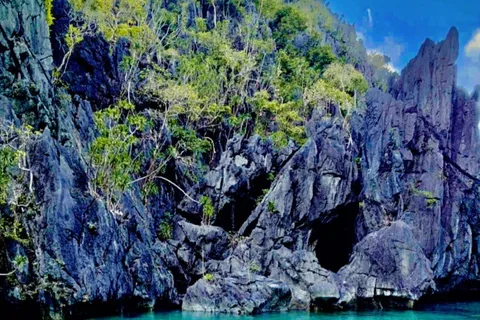 El Nido: Private Customized Tour with Snake island & Caves