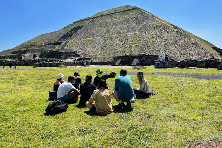 Pyramides de Teotihuacan et déjeuner chez ma grand-mèrePyramides de Teotihuacan et déjeuner chez mon Gandma