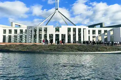 Private Canberra Mercedes Escape Tour From Sydney
