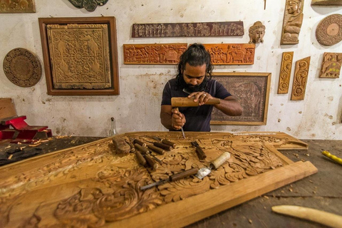 Sigiriya: Transfer to Colombo with Free Wood & Herbal Stops