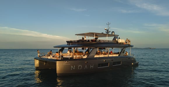 Phuket: Phi Phi Island with Premium Buffet & DJ by Noah Yacht