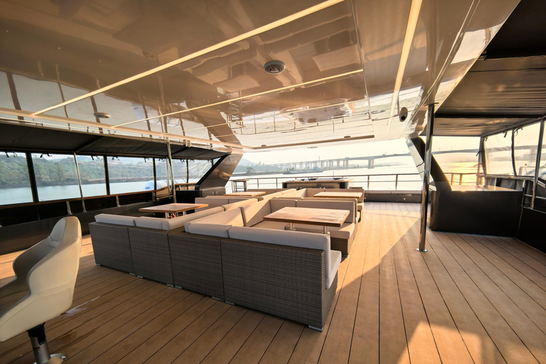 Phuket: Phi Phi Island Tour & Luxury Catamaran Party