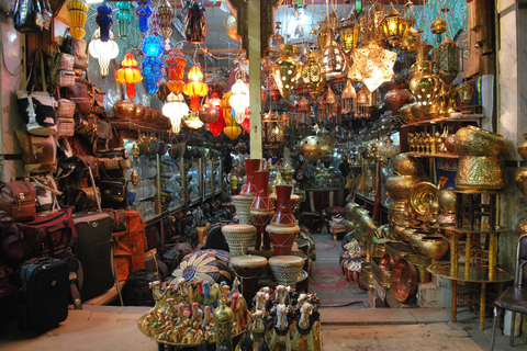 Il Cairo: Tour privato delle piramidi, dei musei e del bazar, ingresso e pranzoIl Cairo: tour con piramidi, museo, suq, ingresso e pranzo