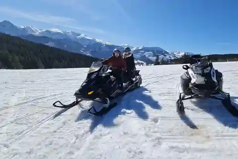 Cracovia: Excursión de un día en moto de nieve y baños termales de Zakopane