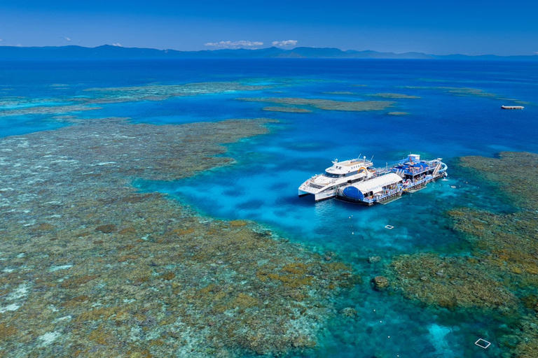 From Cairns: Moore Reef, Fitzroy Island Tour with Helicopter