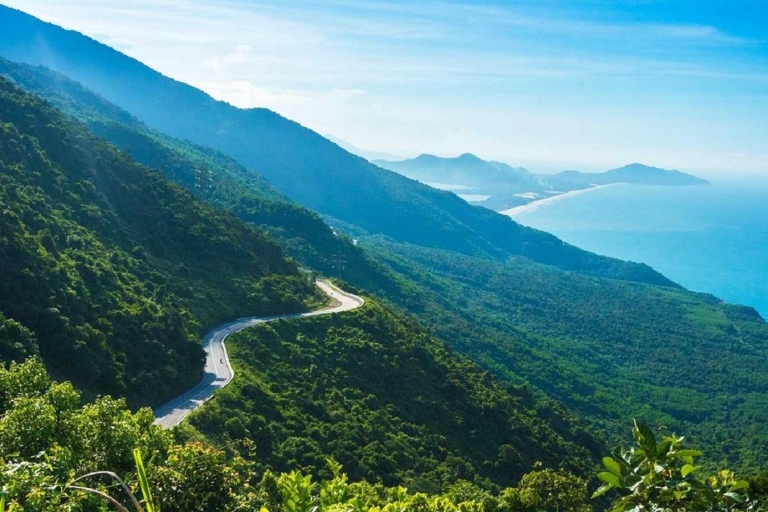 Desde Hue: Viaje panorámico a Da Nang en coche privado