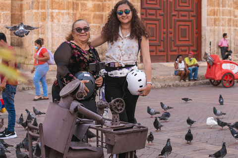 Cartagena: Motorcycle rental in the walled center