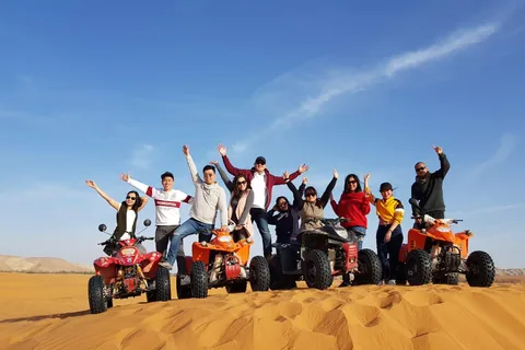 Von Riyadh aus: Wüste ATV Quad Bike Tour mit Kamelritt