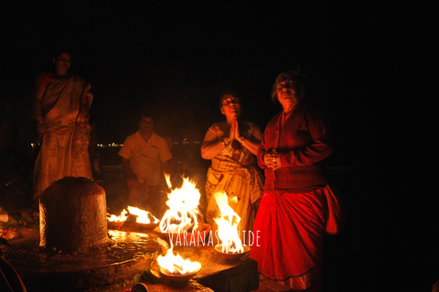 Varanasi Tagestour - Bootfahren, Wandern, Yoga-Tempel, RingenVaranasi Tagestour