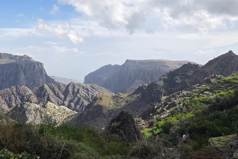 Muscat: Private Fanja Village, Souq, and Wadi Tayeen Tour