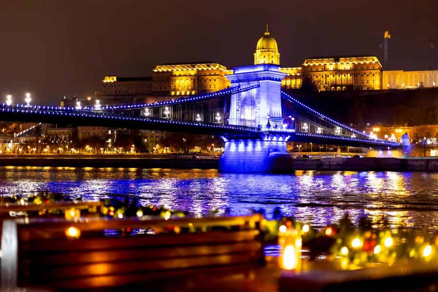 Budapest: Premium-Sightseeing-Kreuzfahrt mit Tokaj Frizzante. Foto: GetYourGuide