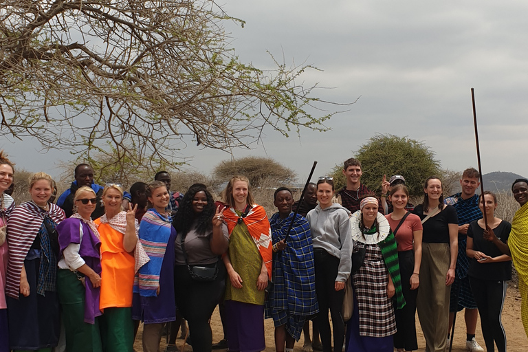 Esperienza culturale Maasai Boma (tour del villaggio maasai)Esperienza culturale Maasai Boma (con pranzo e bevande)