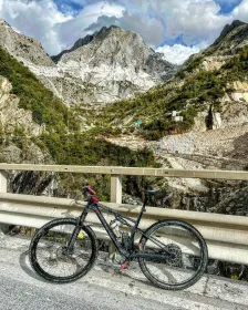 Tour alle Cave di Marmo mit dem E-Bike und Verkostung von Lardo