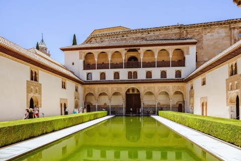 Granada: Alhambra & Nasrid Palaces Fast-Track Ticket