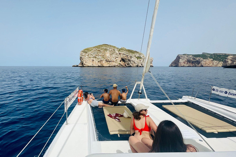 Porto Conte: Half-day catamaran tour with aperitif