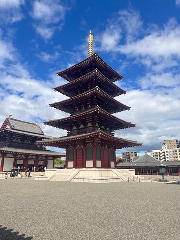 Spiritual Osaka: Yasaka, Sumiyoshi, Shitennoji, Isshin-ji, Shinsekai.