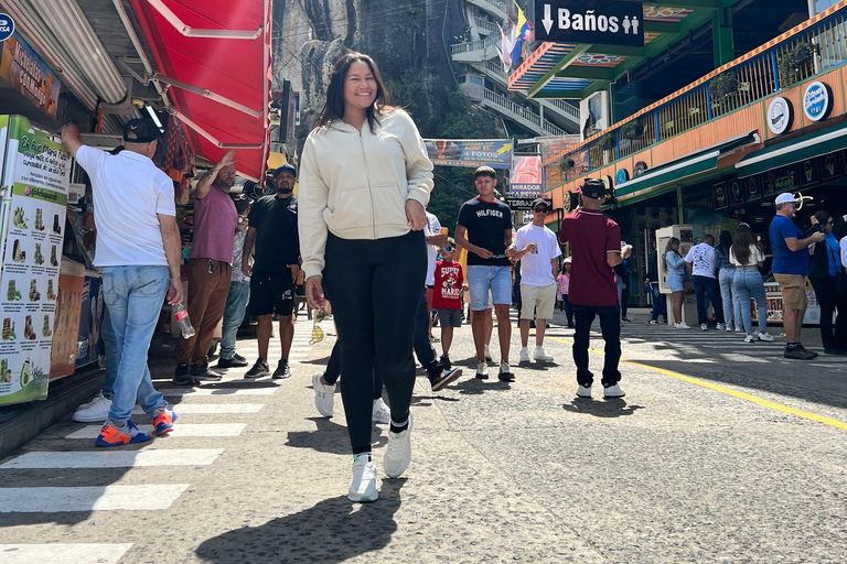 Visita Guatape e aldeias, passeio de barco com pequeno-almoço e almoço Medellin