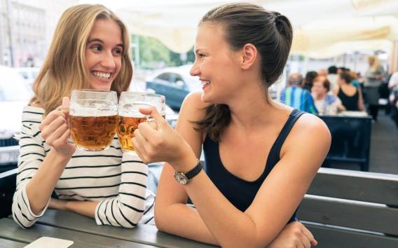 Biere und Ausblicke: Private Biertour und Mahlzeit in Prag