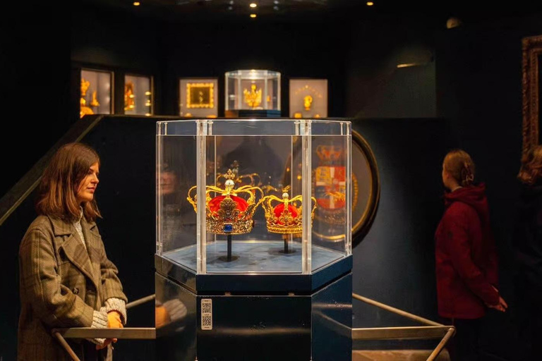 Copenhagen: Rosenborg Palace Tour in Spanish with tickets Copenhagen: Robenborg Palace Tour in Spanish with tickets