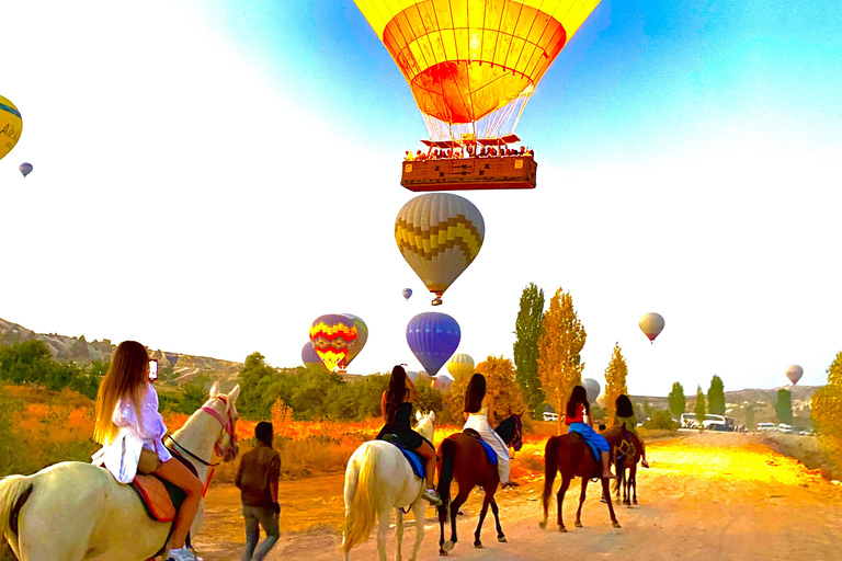 Cappadocië zonsopgang paardrijdenZonsopgang paardrijden