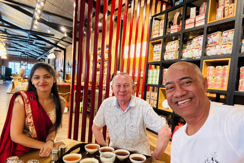 Kandy: Tea Factory Tour with Tasting and Tuk-Tuk Ride