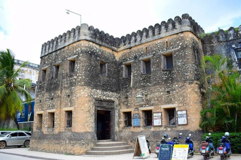 Zanzibar: privat tur till Prison Island, sköldpaddor och Stone TownPrivat rundtur i Stone Town och Prison Island. Ingen transfer