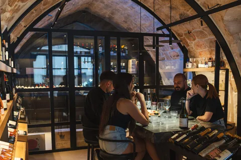 Rethymno: Tour guidato con degustazione di vini cretesi e cibo locale