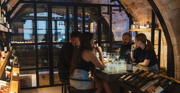 Rethymno: Cretan Wine Tasting Guided Tour with Local Food