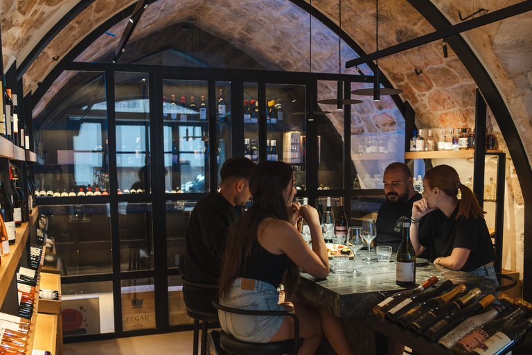 Rethymno: Cretan Wine Tasting Guided Tour with Local Food