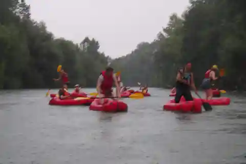Lucca: Family-Friendly Kayaking Tour with Aperitif