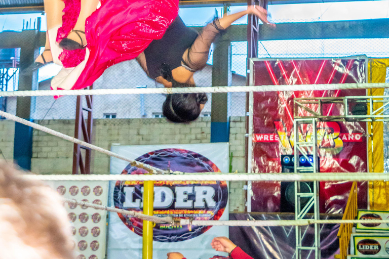 La Paz: Cultural Experience with a Bolivian Cholita and Wrestling