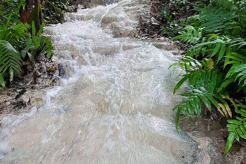 Geniet van de Sticky Waterval & Chet Si Fontein Nationaal Park