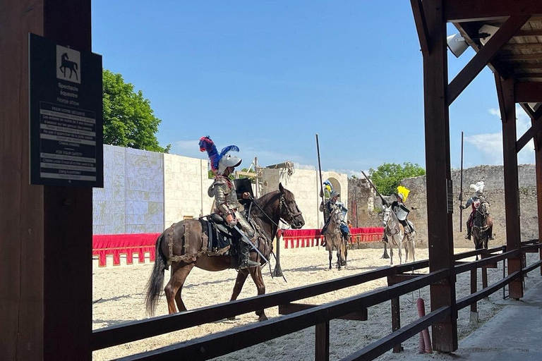 巴黎专属之旅：香波堡城堡高尔夫球车+纪念品小型货车（最多可载6人）