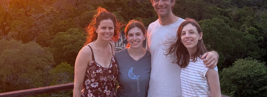 Coucher de soleil à Tikal, centre archéologique et observation de la faune et de la flore