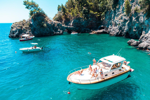 Amalfi: Private Boat Tour with Snacks and Drinks