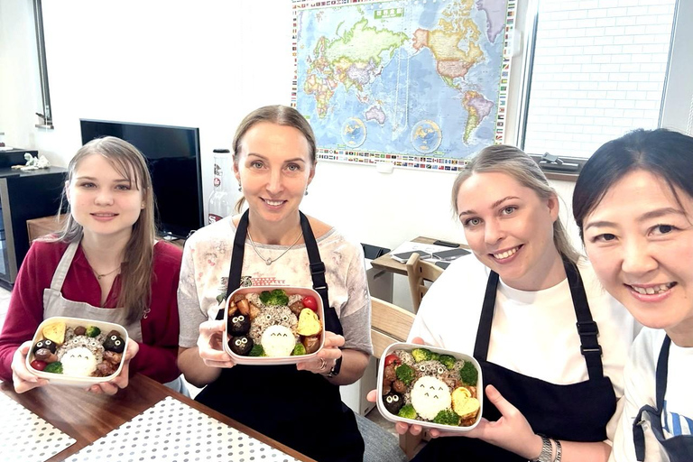 Nagoya: Experiência de bento com personagens japonesesNagoya: Experiência de Bento com Caracteres Japoneses