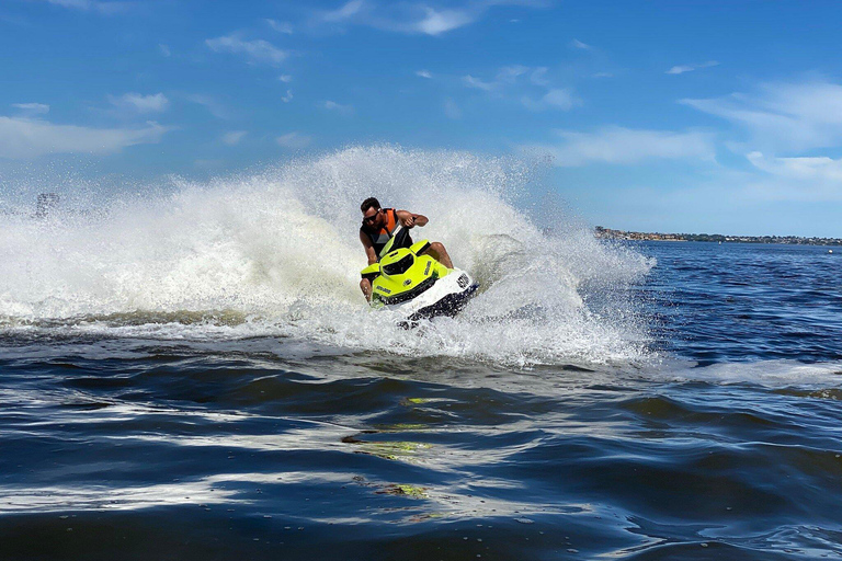 Perth: tour guiado de jet ski com sessão de estilo livrePerth: Excursão guiada de jet ski com sessão de freestyle