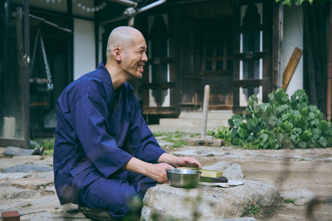 Autentisk upplevelse av knivtillverkning hos en smed i Kyoto