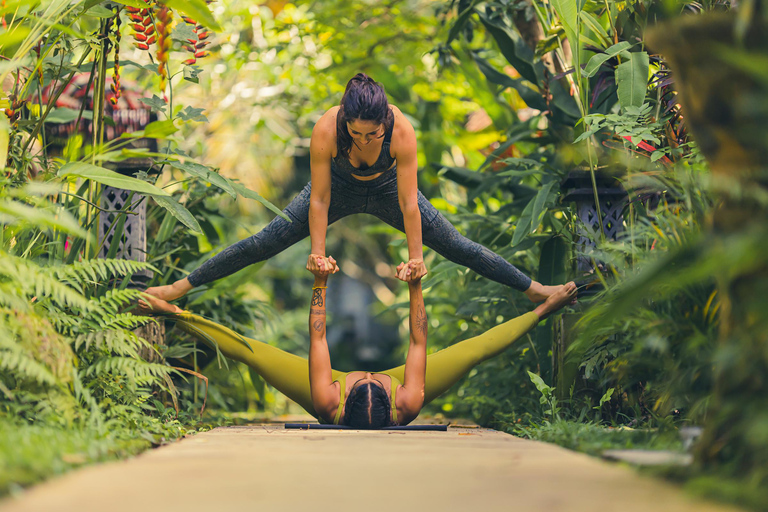 Aula de Acroyoga