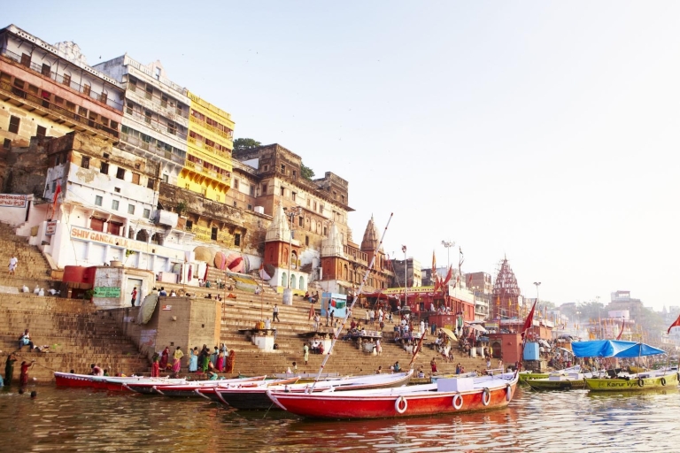 Varanasi:- Ochtend Varanasi korte rondleiding met boottochtGids + Ontbijt op het dak + Boottocht + Ophalen & Afzetten