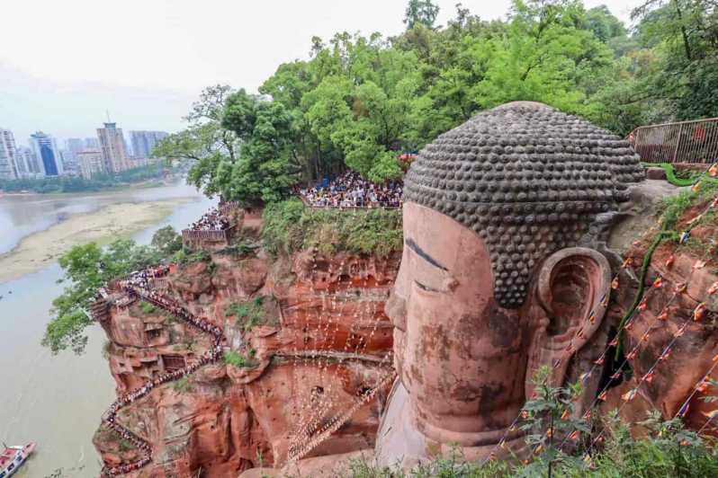 Tour privato del Buddha Gigante di Leshan e della città vecchia di  Huanglongxi